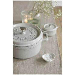 Staub Cocotte 22 Cm, Rond(e), Truffe Blanche, Fonte 11 Staub Cocotte 22 Cm, Rond(e), Truffe Blanche, Fonte -Staub Soldes Magasin 000019744