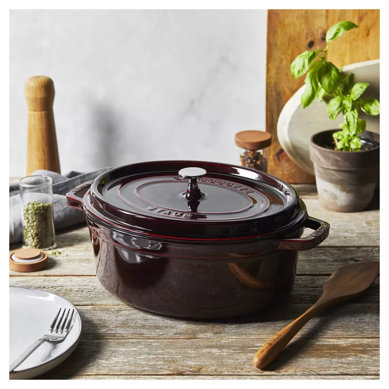 Cocotte En Fonte Emaillée Ovale Staub Grenadine Majolique D31 5.5L 4 Cocotte En Fonte Emaillée Ovale Staub Grenadine Majolique D31 5.5L – Image 2