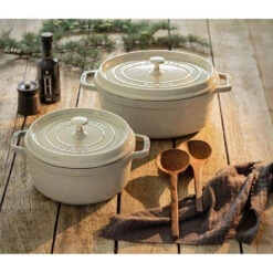 Cocotte En Fonte Emaillée Ovale Staub Truffe D33 6,70L 16 Cocotte En Fonte Emaillée Ovale Staub Truffe D33 6,70L -Staub Soldes Magasin cocotte en fonte emaillee ovale staub truffe d33 670l 4