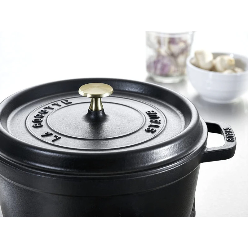 Cocotte En Fonte Emaillée Ronde Staub NOIR D24 3,79L 7 Cocotte En Fonte Emaillée Ronde Staub NOIR D24 3,79L – Image 5