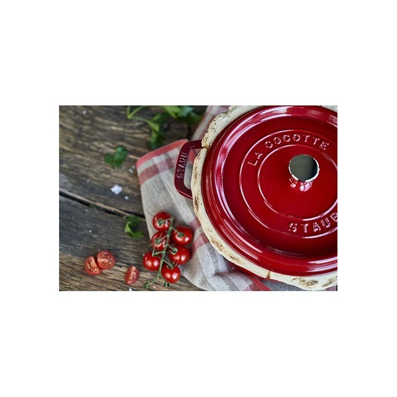 Cocotte En Fonte Emaillée Ronde Staub ROUGE CERISE D24 3.79 L 13 Cocotte En Fonte Emaillée Ronde Staub ROUGE CERISE D24 3.79 L – Image 11